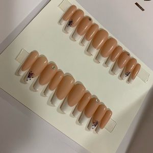 CUSTOM PRESS ON NAILS